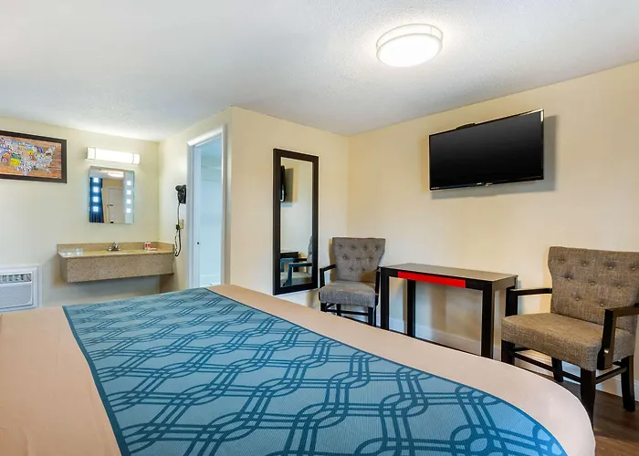 Econo Lodge By Choice - Cape Cod