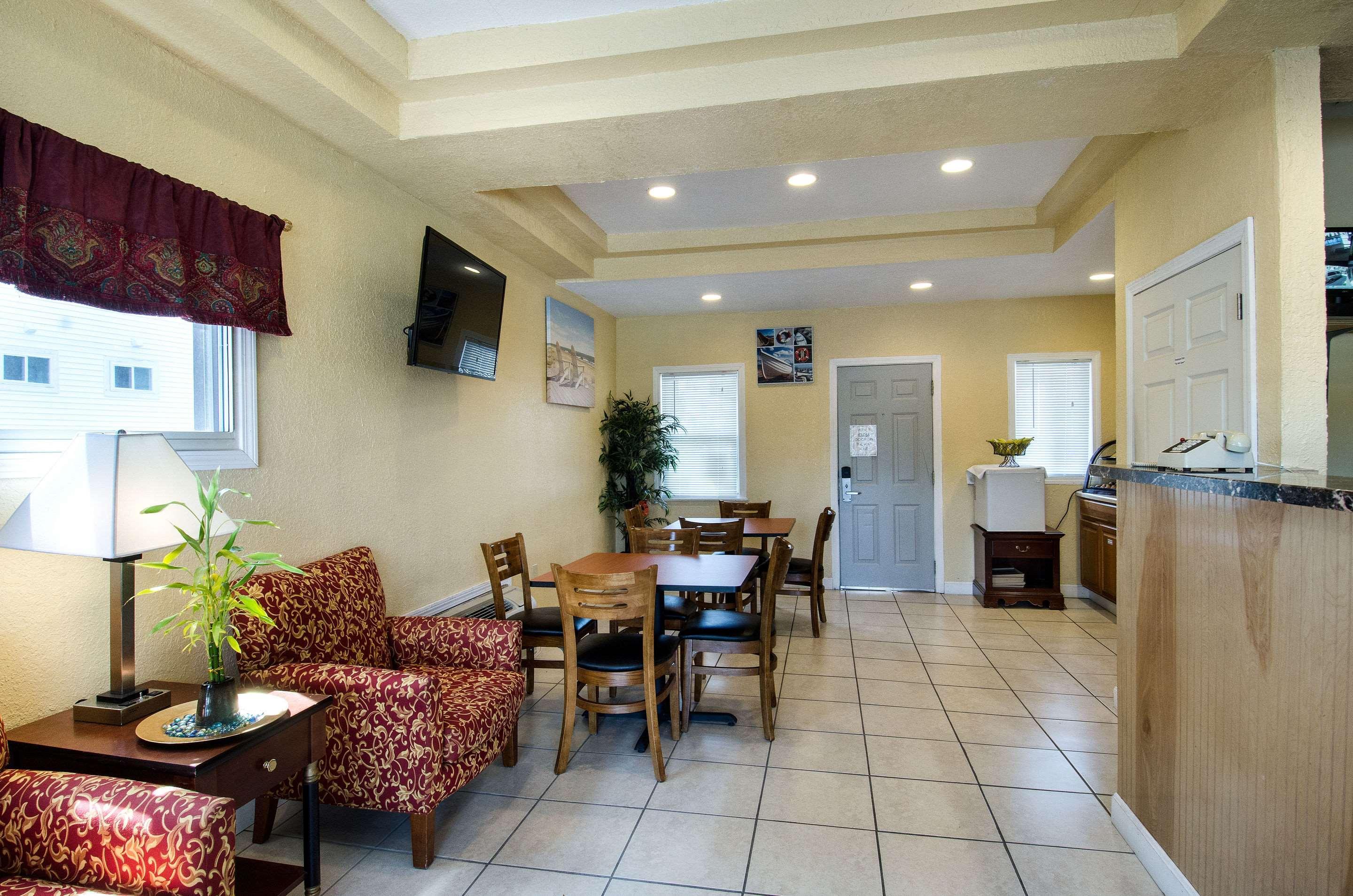 Econo By Choice - Cape Cod Lodge West Yarmouth
