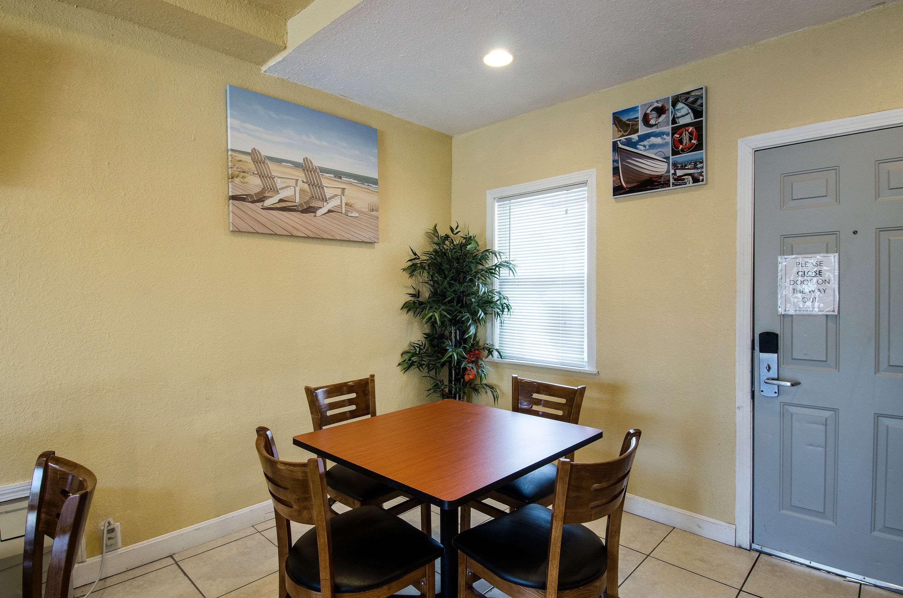 Econo By Choice - Cape Cod Lodge West Yarmouth